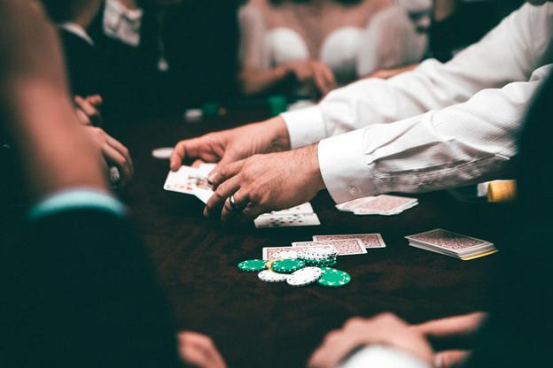 Poker Dealer Shuffling